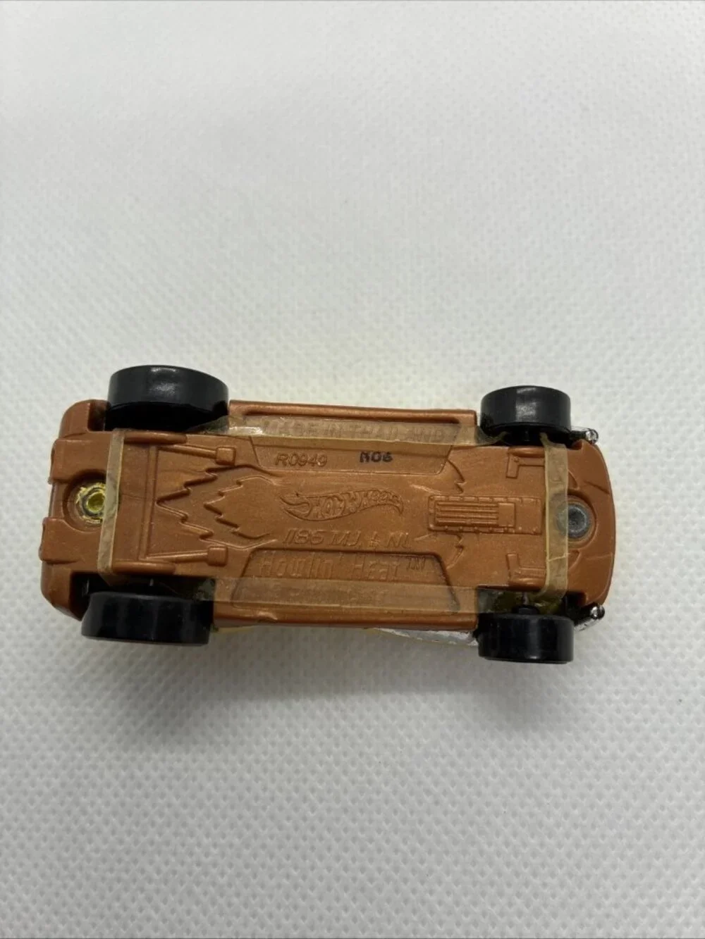 Hot Wheels Howlin Heat Yellow Red Flames Diecast Car 2010 Mattel Loose